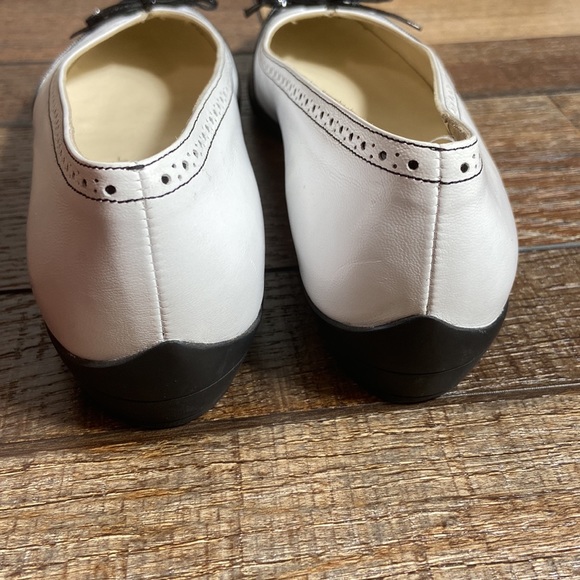 Salvatore Ferragamo Leather and Patent Flats Size 7.5 Narrow - Picture 8 of 11